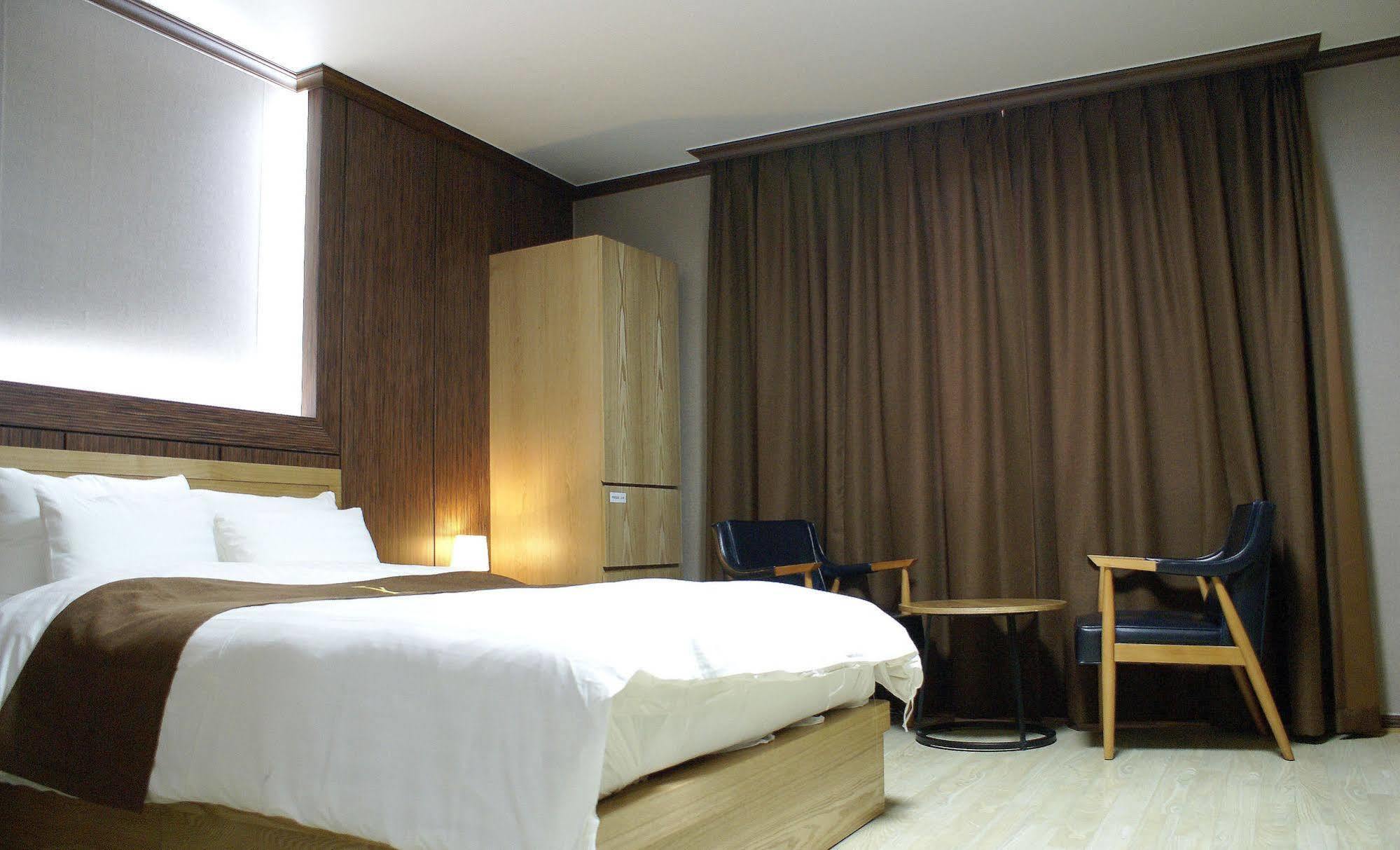 Y Ocean Hotel Йосу Экстерьер фото