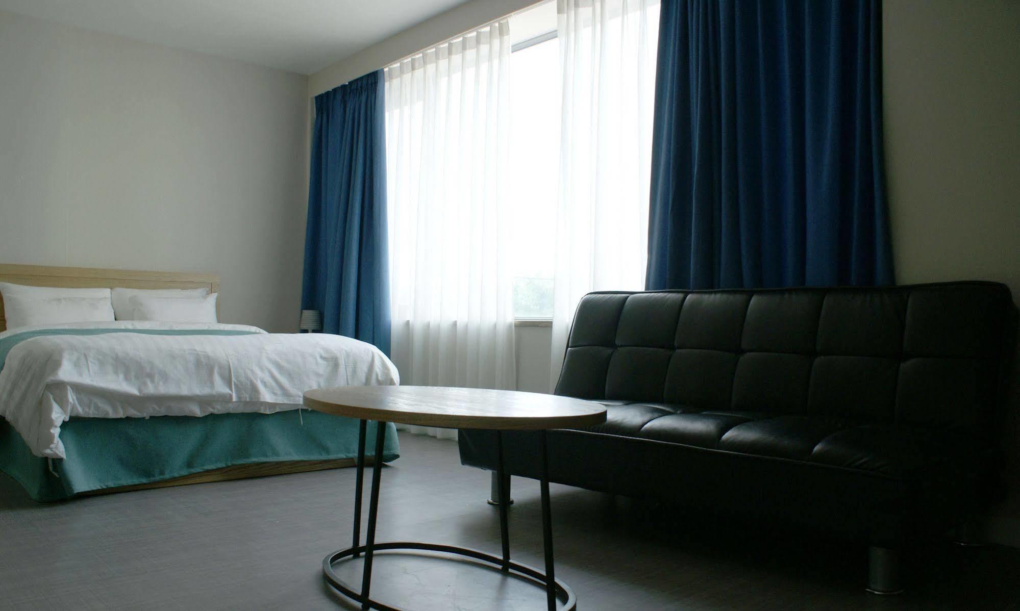 Y Ocean Hotel Йосу Экстерьер фото